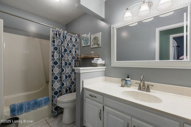 4605 Shadyview Dr, Floyds Knobs, IN 47119