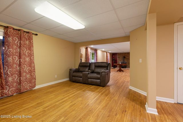 4605 Shadyview Dr, Floyds Knobs, IN 47119