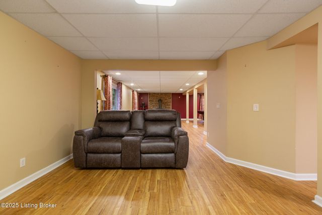 4605 Shadyview Dr, Floyds Knobs, IN 47119