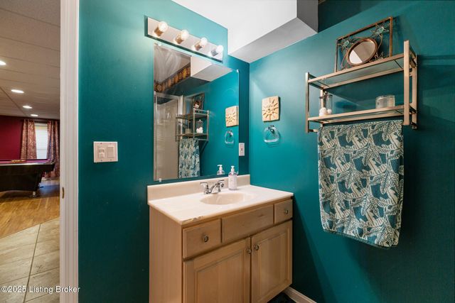 4605 Shadyview Dr, Floyds Knobs, IN 47119