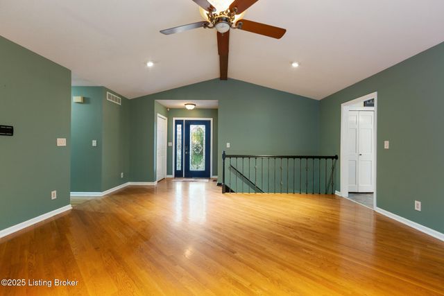 4605 Shadyview Dr, Floyds Knobs, IN 47119