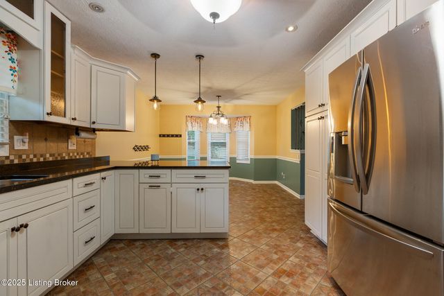 4605 Shadyview Dr, Floyds Knobs, IN 47119