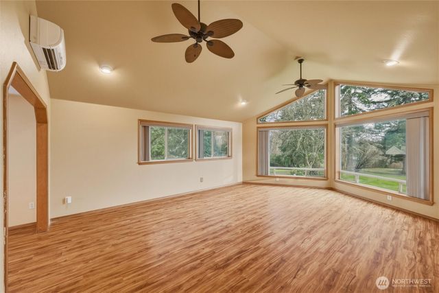 4145 Glendale Road, Clinton, WA 98236