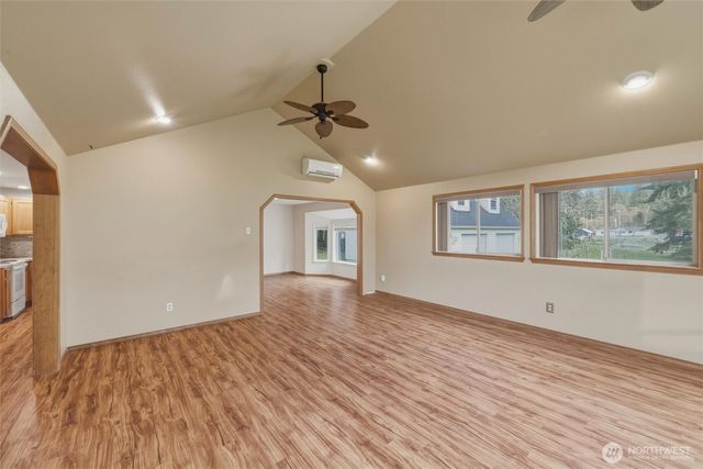 4145 Glendale Road, Clinton, WA 98236