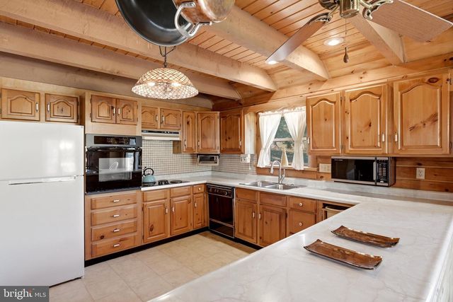 382 SUNDOWN TRL, Great Cacapon, WV 25422