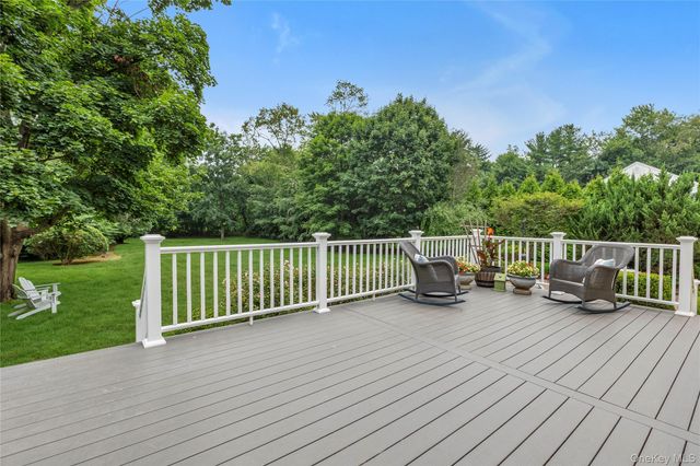16 Makanna Drive, Huntington, NY 11743