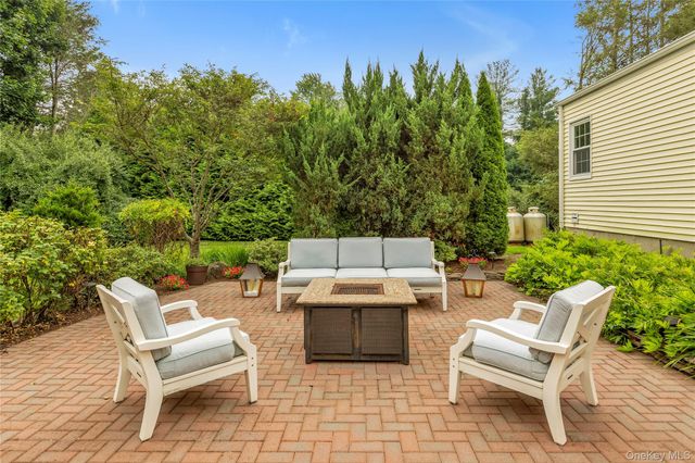 16 Makanna Drive, Huntington, NY 11743