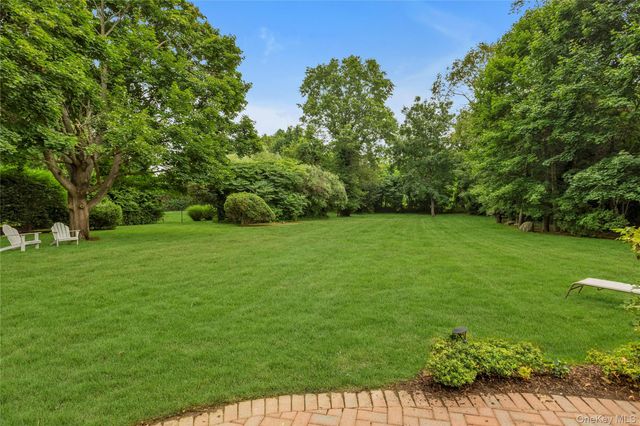 16 Makanna Drive, Huntington, NY 11743