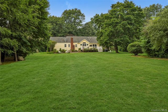 16 Makanna Drive, Huntington, NY 11743