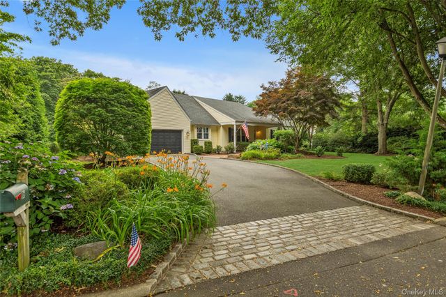 16 Makanna Drive, Huntington, NY 11743