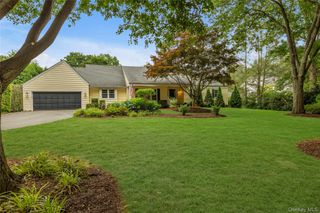 16 Makanna Drive, Huntington, NY 11743