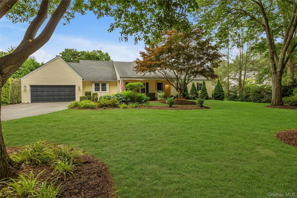 16 Makanna Drive, Huntington, NY 11743