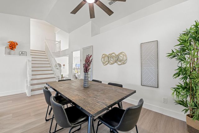 8917 Old Creek Dr, Elk Grove, CA 95758