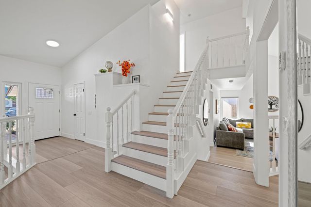 8917 Old Creek Dr, Elk Grove, CA 95758