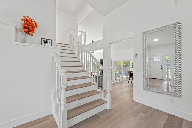 8917 Old Creek Dr, Elk Grove, CA 95758