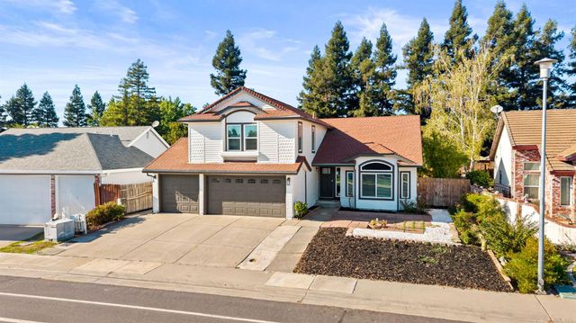 8917 Old Creek Dr, Elk Grove, CA 95758