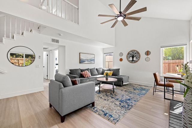 8917 Old Creek Dr, Elk Grove, CA 95758