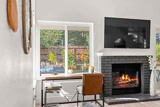 8917 Old Creek Dr, Elk Grove, CA 95758