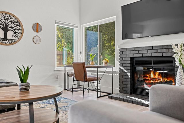 8917 Old Creek Dr, Elk Grove, CA 95758