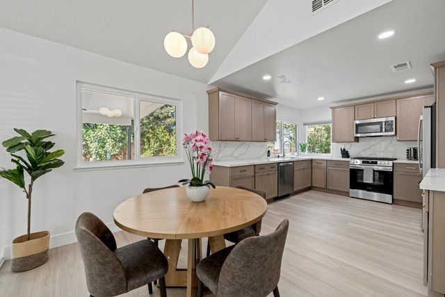 8917 Old Creek Dr, Elk Grove, CA 95758