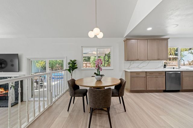 8917 Old Creek Dr, Elk Grove, CA 95758