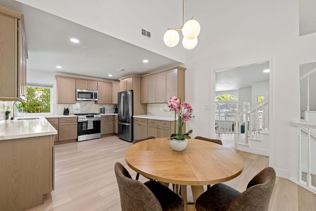 8917 Old Creek Dr, Elk Grove, CA 95758