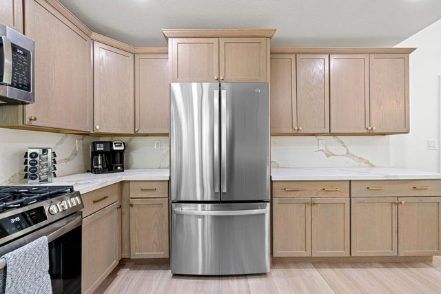 8917 Old Creek Dr, Elk Grove, CA 95758