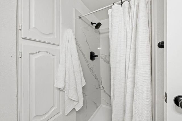 8917 Old Creek Dr, Elk Grove, CA 95758