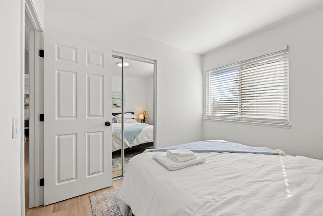 8917 Old Creek Dr, Elk Grove, CA 95758