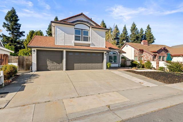 8917 Old Creek Dr, Elk Grove, CA 95758