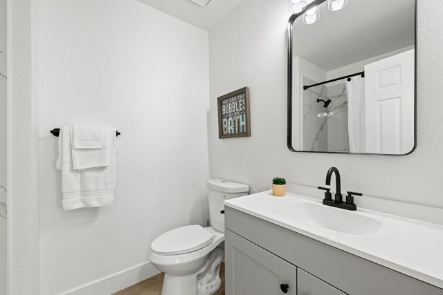 8917 Old Creek Dr, Elk Grove, CA 95758