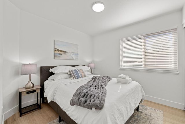 8917 Old Creek Dr, Elk Grove, CA 95758