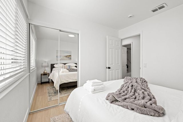 8917 Old Creek Dr, Elk Grove, CA 95758