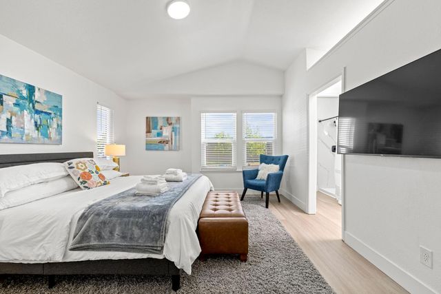 8917 Old Creek Dr, Elk Grove, CA 95758