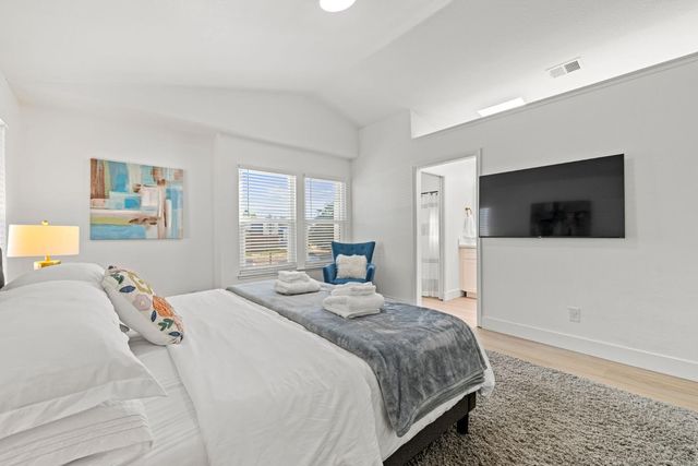 8917 Old Creek Dr, Elk Grove, CA 95758