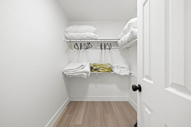 8917 Old Creek Dr, Elk Grove, CA 95758