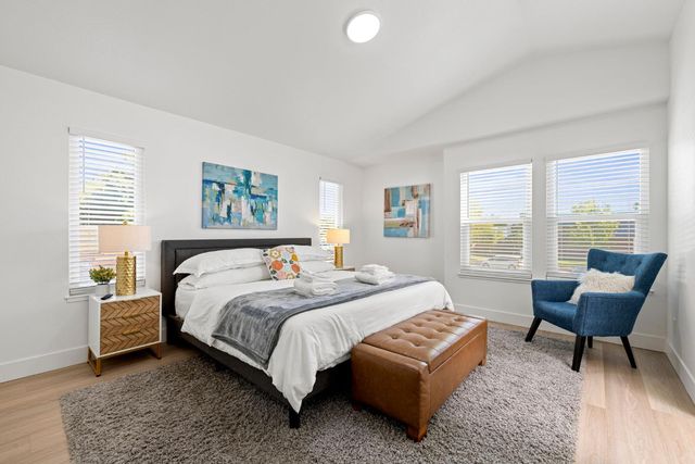 8917 Old Creek Dr, Elk Grove, CA 95758