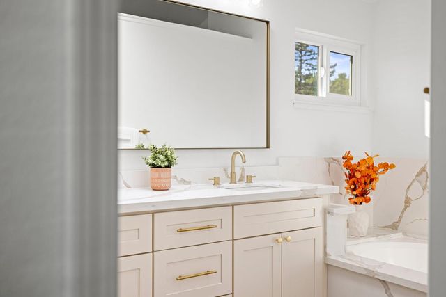 8917 Old Creek Dr, Elk Grove, CA 95758