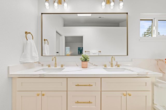 8917 Old Creek Dr, Elk Grove, CA 95758