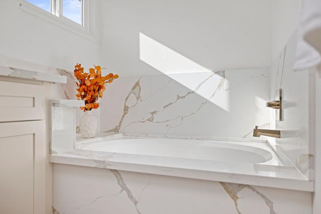 8917 Old Creek Dr, Elk Grove, CA 95758