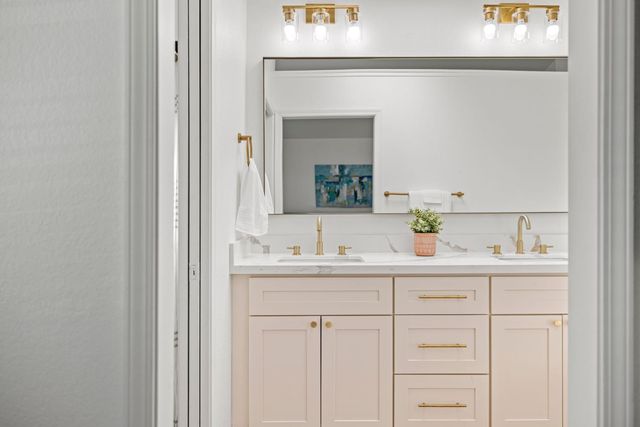 8917 Old Creek Dr, Elk Grove, CA 95758