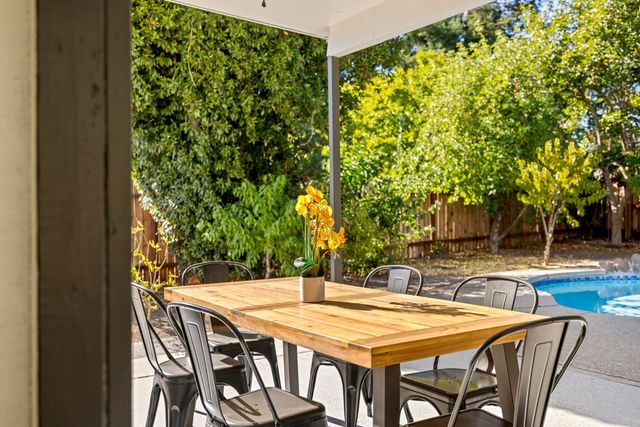 8917 Old Creek Dr, Elk Grove, CA 95758