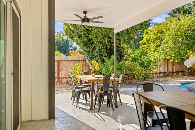 8917 Old Creek Dr, Elk Grove, CA 95758