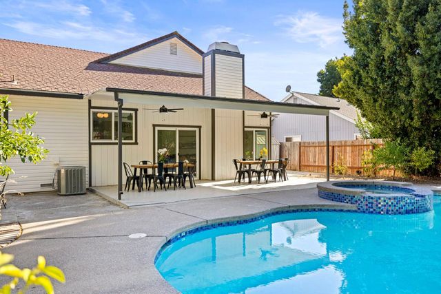 8917 Old Creek Dr, Elk Grove, CA 95758