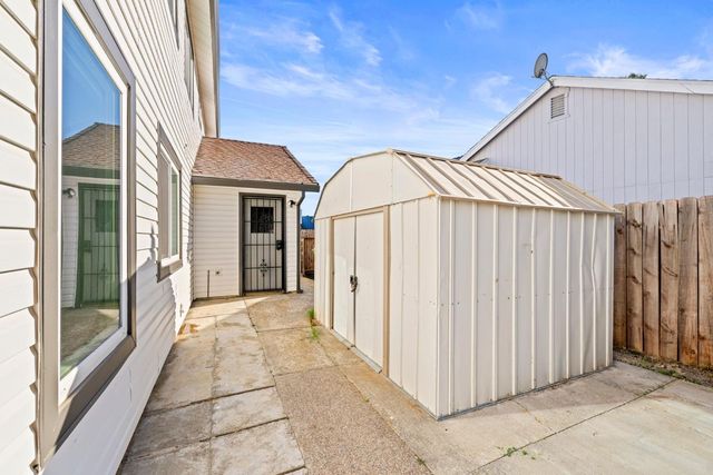 8917 Old Creek Dr, Elk Grove, CA 95758