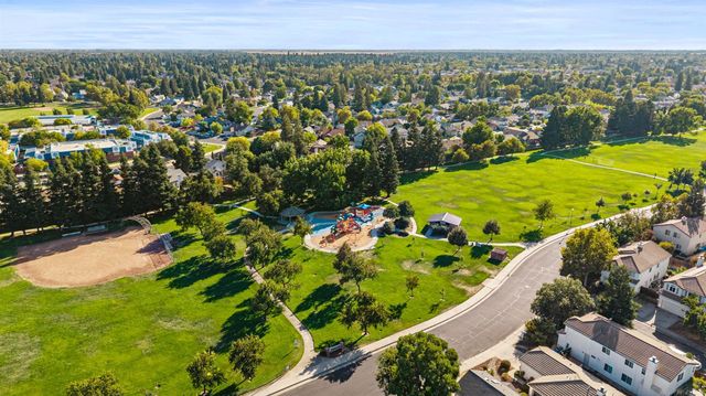 8917 Old Creek Dr, Elk Grove, CA 95758