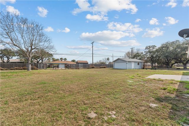 169 N Whitney St, Aransas Pass, TX 78336