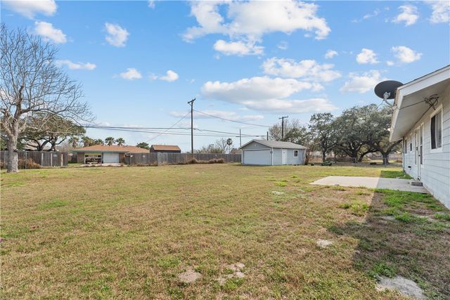 169 N Whitney St, Aransas Pass, TX 78336