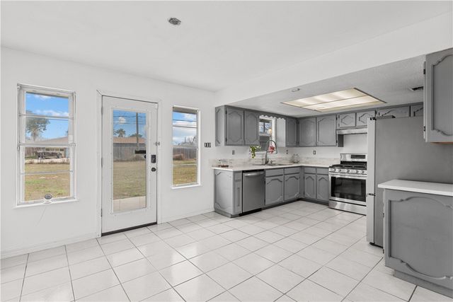 169 N Whitney St, Aransas Pass, TX 78336