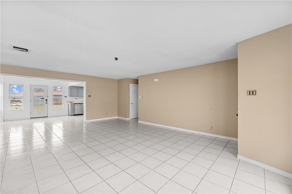 169 N Whitney St, Aransas Pass, TX 78336 — photo 4